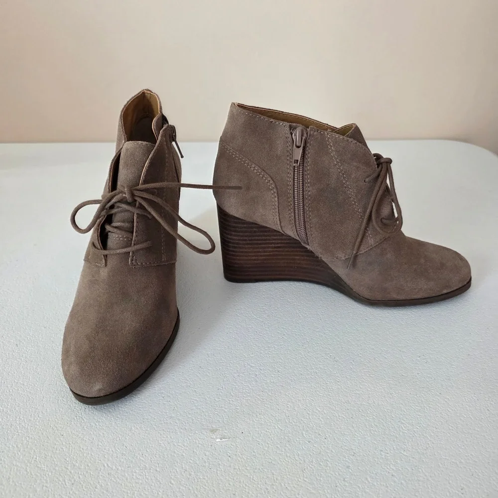 Lucky Brand Shylow Wedge Booties Womens 7.5 Brown Suede Lace Up Ankle Boots